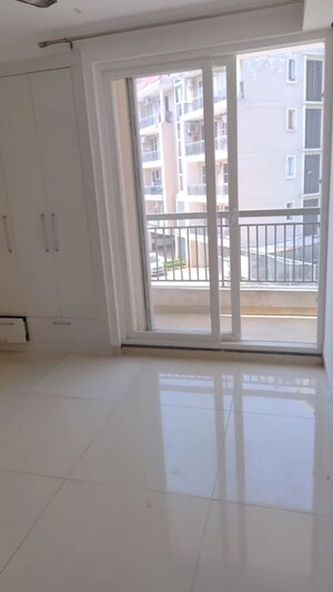 Room in 3 BHK Apartment at Maxxus Elanza, International Airport Road – for Rent