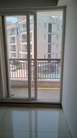 Room in 3 BHK Apartment at Maxxus Elanza, International Airport Road – for Rent