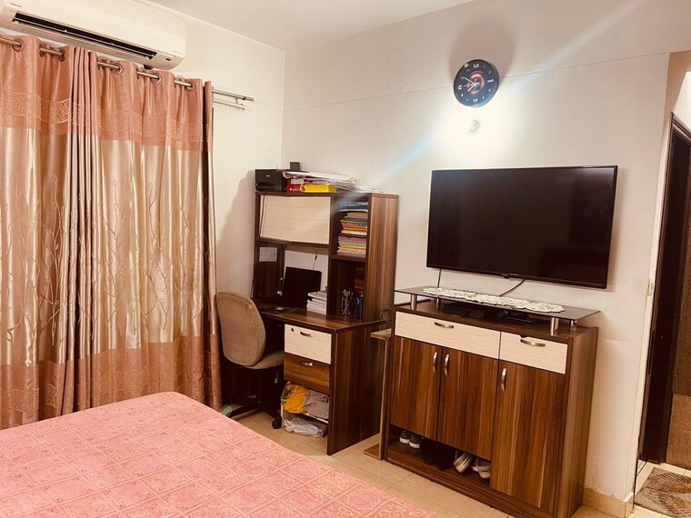 Bedroom, wave-amore 3.5 Bedroom 2100 Sq.Ft. Apartment In Sector 32 Noida 10359893