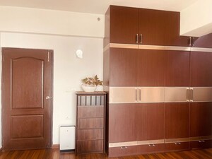 Furnished Amenities in 4 BHK Apartment at Wave Amore, Sector 32 – for Rent