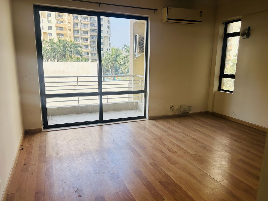 3.5 BHK + Servant Room Apartment For Sale in Unitech Fresco