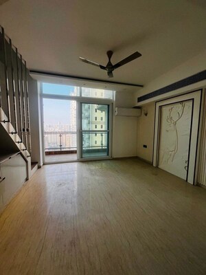 Room in 3.5 BHK Penthouse at Mahagun Mezzaria, Sector 78 – for Rent
