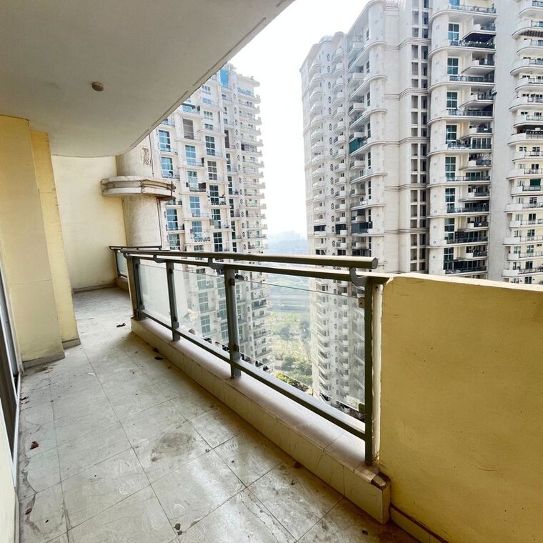 Balcony, mahagun-mezzaria 3.5 Bedroom 4500 Sq.Ft. Penthouse In Sector 78 Noida 10359938