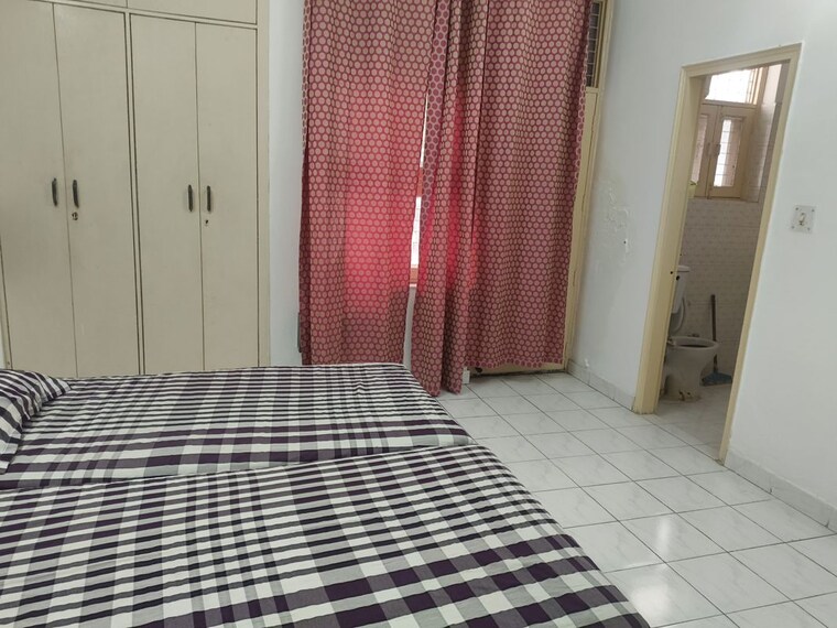 Bedroom, rwa-apartments-sector-40 3.5 Bedroom 250 Sq.Mt. Builder Floor In Sector 40 Noida 10359942