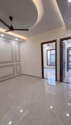 Room in 3 BHK Builder Floor at RPS Palm Drive, Sector 88 – for Sale