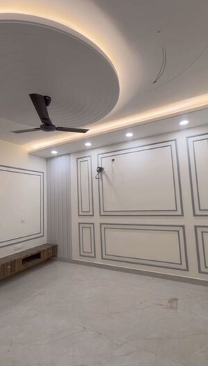 Building Lobby in 3 BHK Builder Floor at RPS Palm Drive, Sector 88 – for Sale