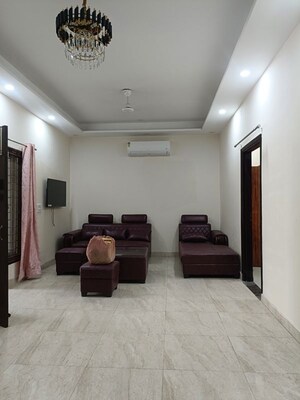 Living Room in 3 BHK Builder Floor at Sector 52 – for Rent