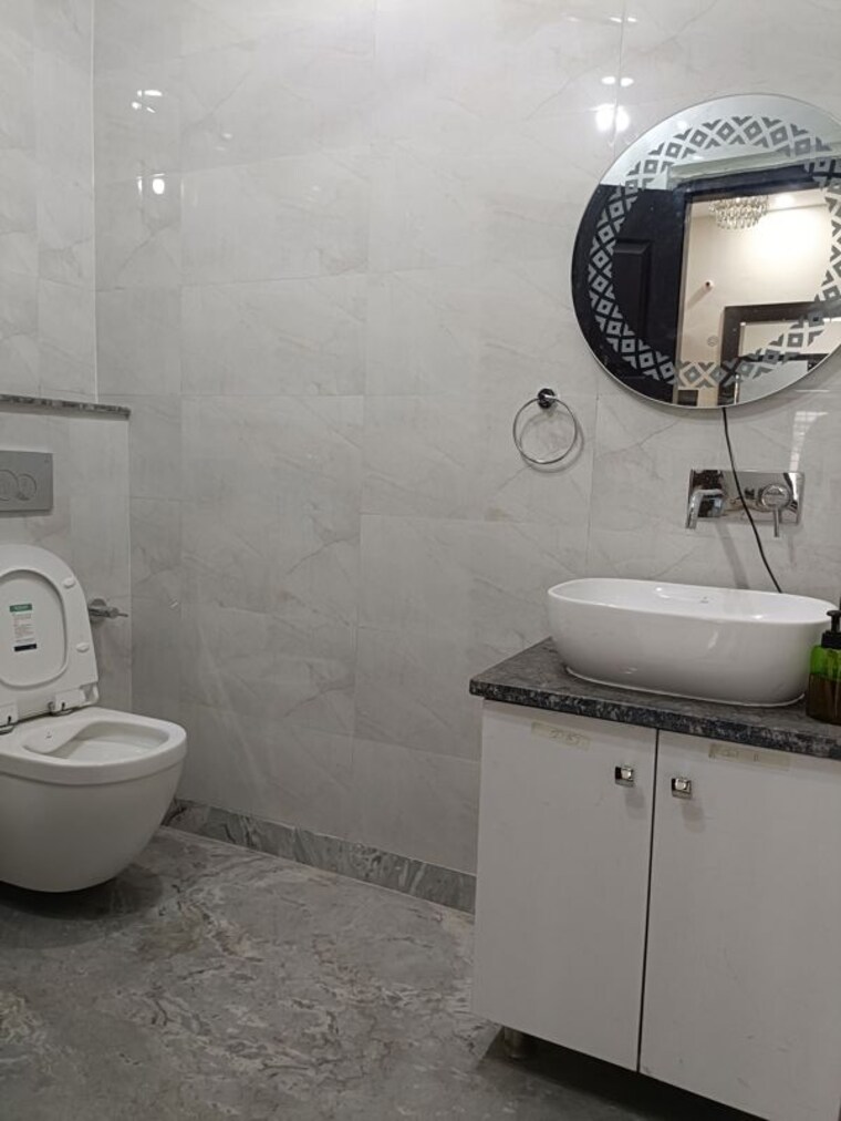 Bathroom, sector 52 3 Bedroom 1700 Sq.Ft. Builder Floor In Sector 52 Gurgaon 10359968
