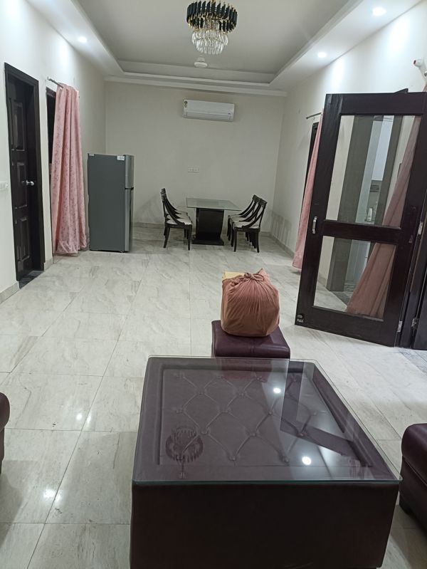 3 BHK Builder Floor For Rent in Sector 52