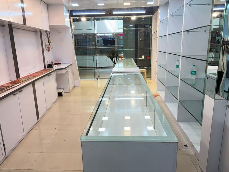 Team Area, rustomjee-eaze-zone-mall Commercial Shop 321 Sq.Ft. In Malad West Mumbai 10359972