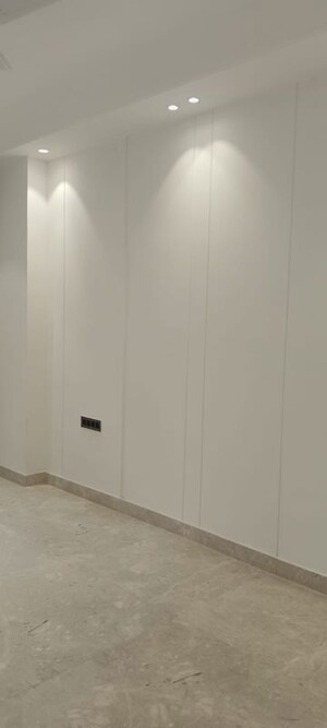 Room in 3 BHK Builder Floor at Greater Kailash I – for Sale