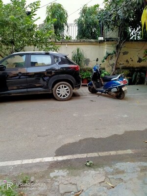 Parking in 3 BHK Apartment at Vasundhara Sector 5 – for Rent