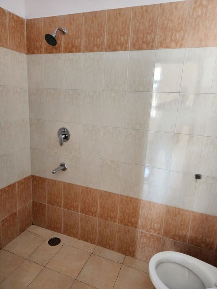 Bathroom, bhabat 4 Bedroom 1850 Sq.Ft. Apartment In Bhabat Zirakpur 10360030