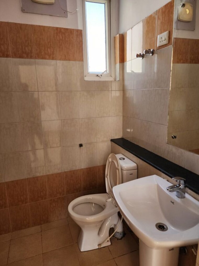 Bathroom, bhabat 4 Bedroom 1850 Sq.Ft. Apartment In Bhabat Zirakpur 10360030