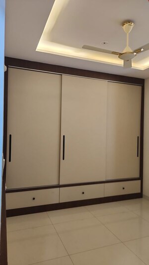 Room in 3 BHK Apartment at Prestige Beverly Hills, Kokapet – for Rent