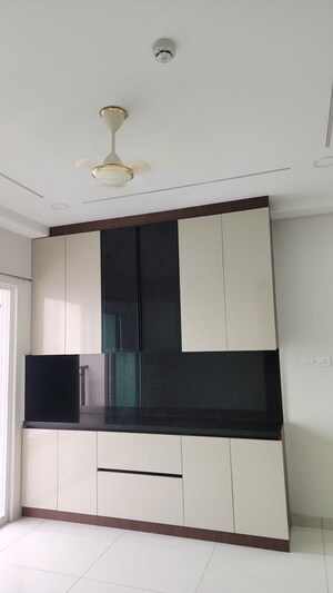 Room in 3 BHK Apartment at Prestige Beverly Hills, Kokapet – for Rent