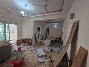 Team Area in 3 BHK Apartment at Mahagun Moderne, Sector 78 – for Rent