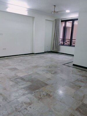 Room in 3 BHK Apartment at Hiranandani Gardens Glen Gate, Powai – for Rent