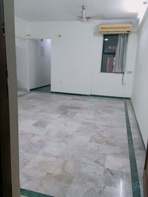 Room in 3 BHK Apartment at Hiranandani Gardens Glen Gate, Powai – for Rent