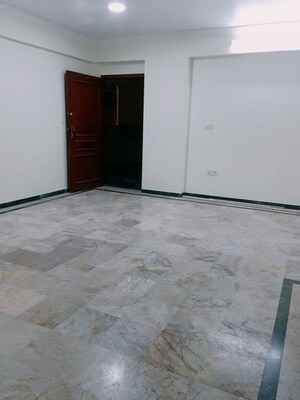 Room in 3 BHK Apartment at Hiranandani Gardens Glen Gate, Powai – for Rent