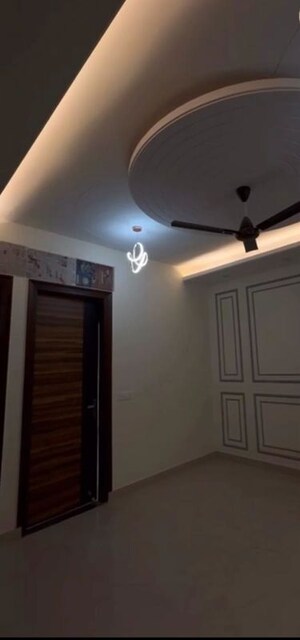 Lobby in 3 BHK Builder Floor at Rps Palms, Sector 88 – for Sale