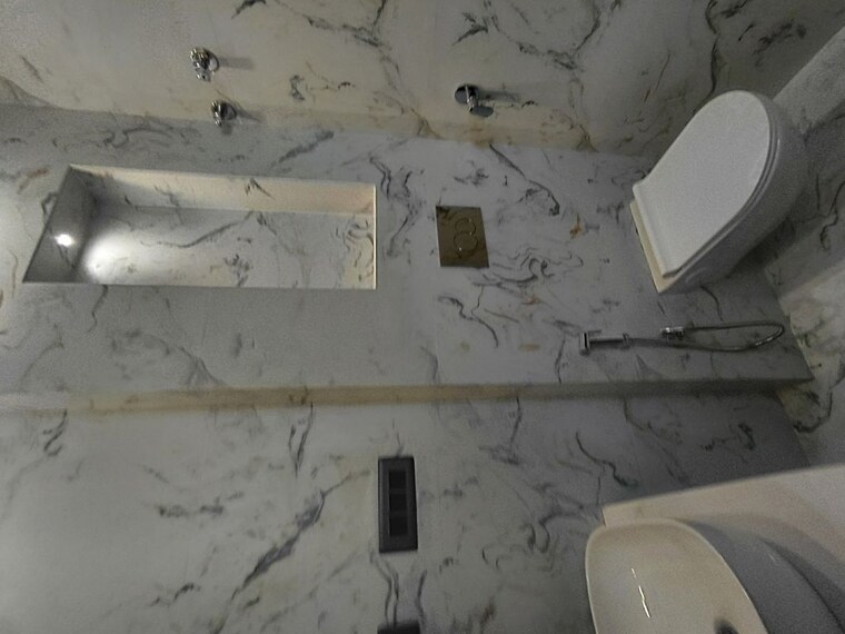 Bathroom, bptp-parkland-pride 3 Bedroom 250 Sq.Yd. Builder Floor In Sector 77 Faridabad 10360051