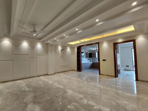 Living Room in 3 BHK Builder Floor at BPTP Parkland Pride, Sector 77 – for Sale