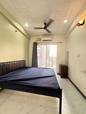 Bedroom in 2 BHK Builder Floor at Mahmoorganj – for Rent