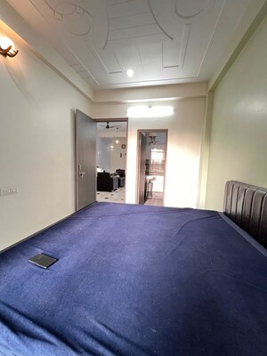 Room in 2 BHK Builder Floor at Mahmoorganj – for Rent