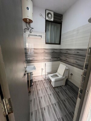 Bathroom in 2 BHK Builder Floor at Mahmoorganj – for Rent