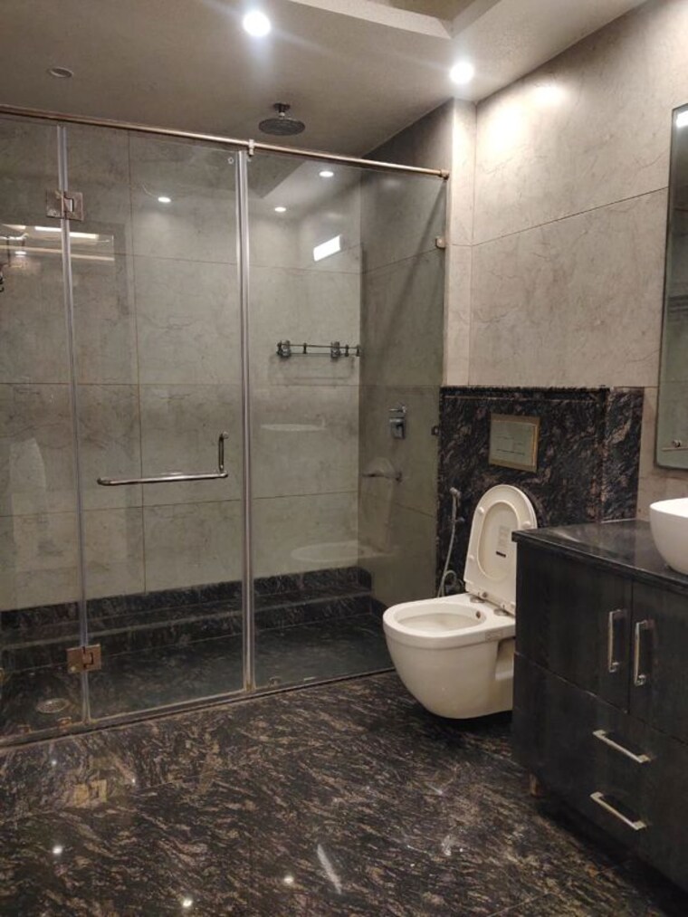 Bathroom, sector 46 3 Bedroom 200 Sq.Mt. Independent House In Sector 46 Noida 10360239