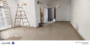 Room in 3 BHK Apartment at Amrapali Eden Park, Sector 50 – for Rent