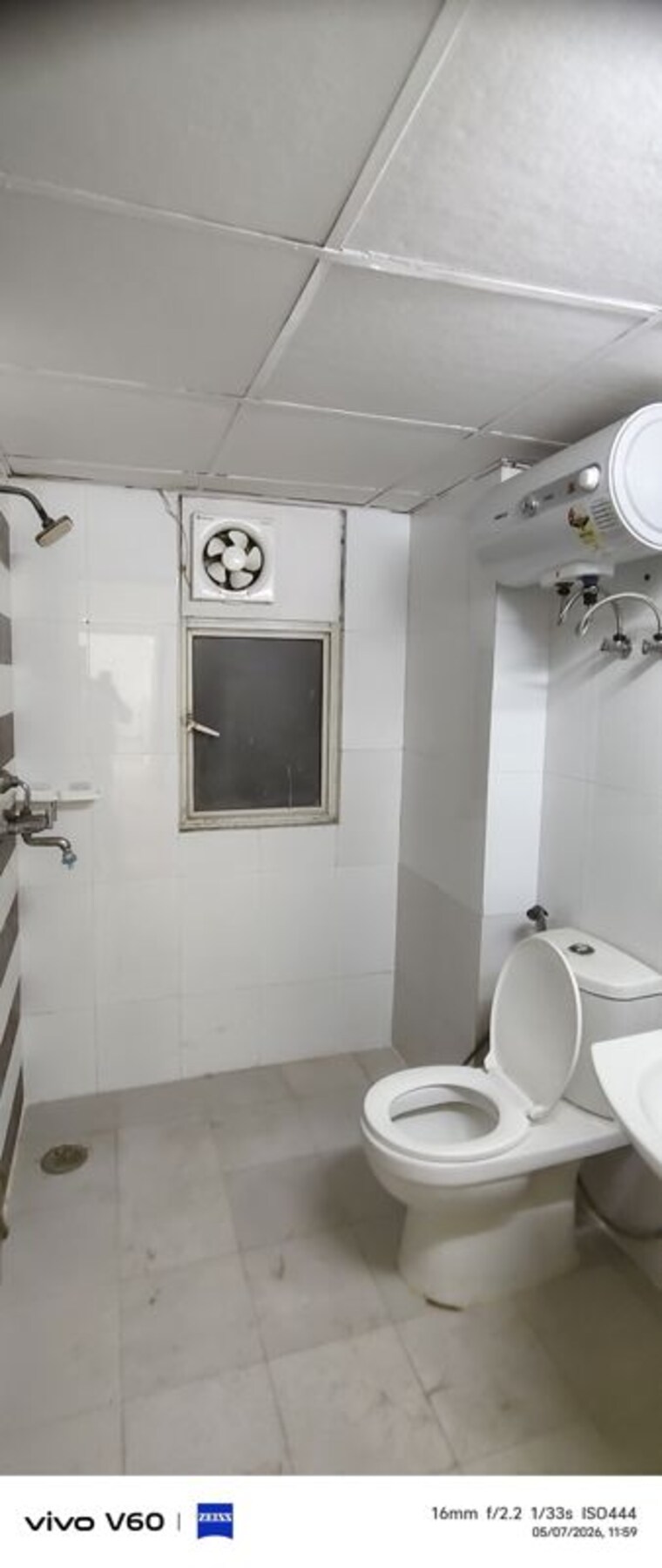 Bathroom, amrapali-eden-park 3 Bedroom 1625 Sq.Ft. Apartment In Sector 50 Noida 10360252