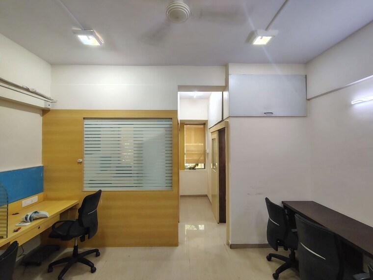 Room, knox-plaza Commercial Office Space 350 Sq.Ft. In Malad West Mumbai 10360280