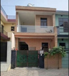 4 BHK + Pooja Room,Servant Room,Study Room,Extra Room,Basement,Store Room Independent House For Sale in Sector 3