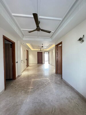 Room in 3 BHK Builder Floor at DLF Alameda, Sector 73 – for Sale