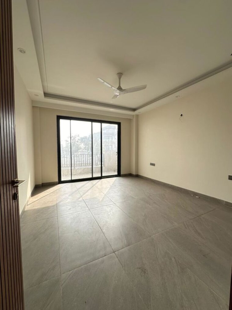 Room, dlf-alameda 3 Bedroom 250 Sq.Yd. Builder Floor In Sector 73 Gurgaon 10360272