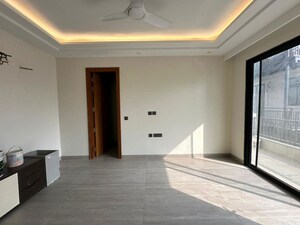 Room in 3 BHK Builder Floor at DLF Alameda, Sector 73 – for Sale
