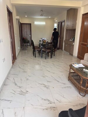 Parking in 3 BHK Apartment at DLF The Carlton Estate, Dlf Phase V – for Sale