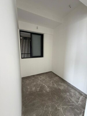 Room in 2.5 BHK Apartment at Prescon Midtown Bay, Mahim West – for Sale