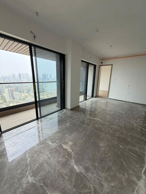 Room in 2.5 BHK Apartment at Prescon Midtown Bay, Mahim West – for Sale