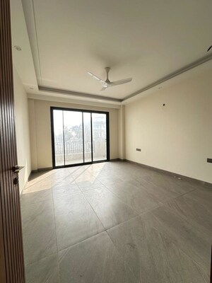 Room in 3 BHK Builder Floor at DLF Alameda, Sector 73 – for Sale
