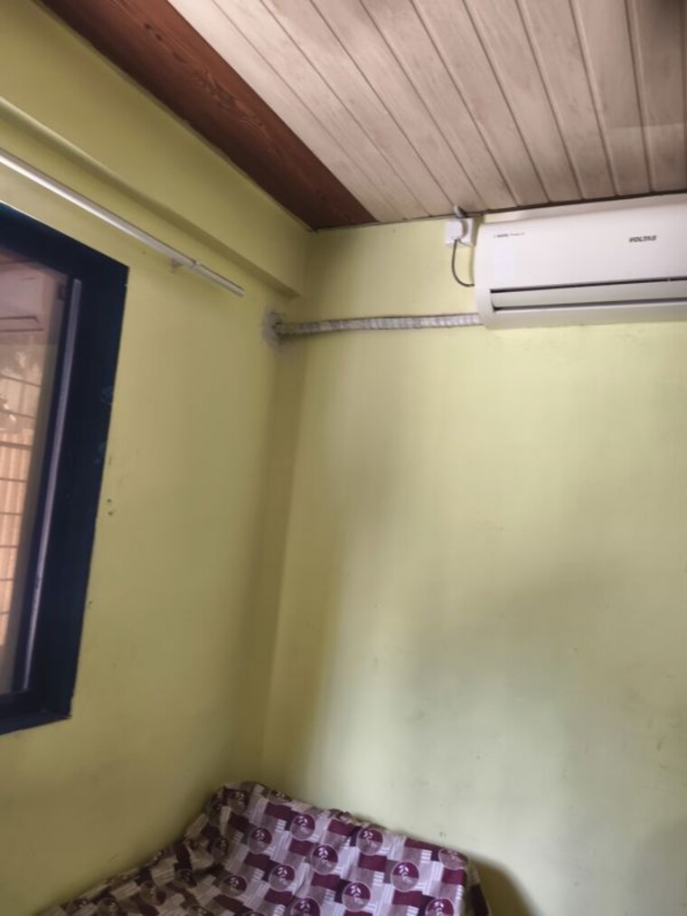 Room, vile parle west 1 Bedroom 500 Sq.Ft. Apartment In Vile Parle West Mumbai 10360309