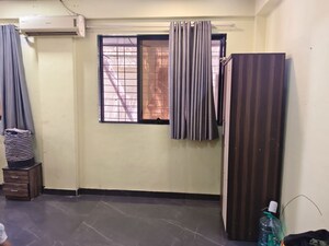 Room in 1 BHK Apartment at Vile Parle West – for Rent