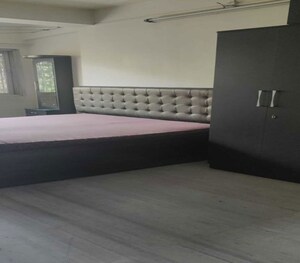 Room in 2 BHK Apartment at Dadar East – for Rent