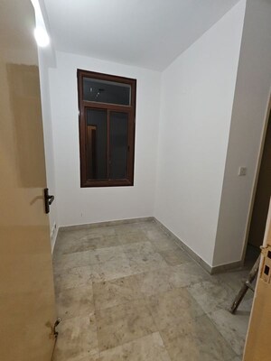 Room in 3 BHK Apartment at Orchid Gardens, Sector 54 – for Rent
