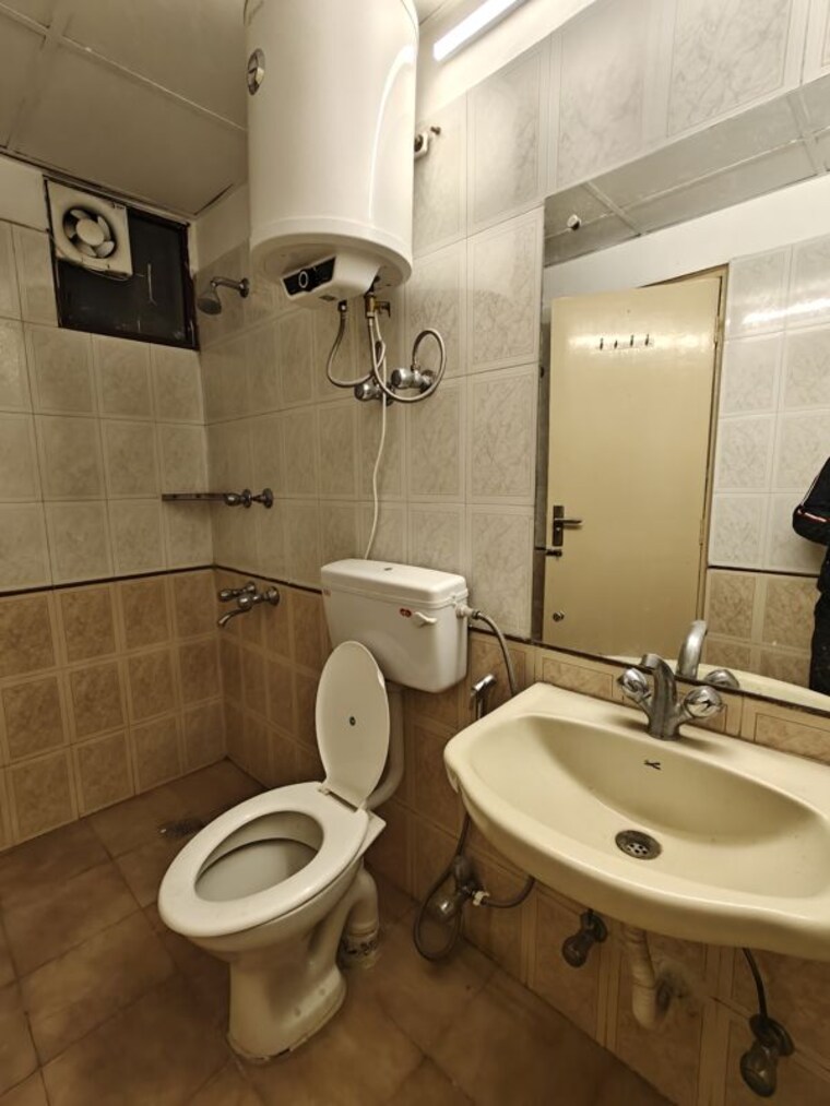 Bathroom, orchid-gardens 3 Bedroom 2250 Sq.Ft. Apartment In Sector 54 Gurgaon 10360379