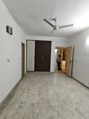 Room in 3 BHK Apartment at Orchid Gardens, Sector 54 – for Rent