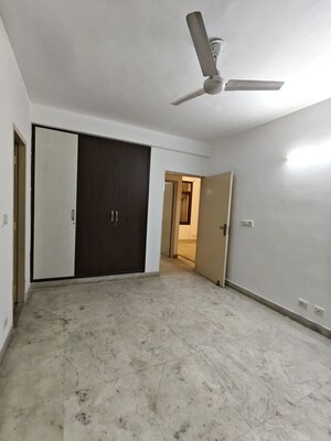 Room in 3 BHK Apartment at Orchid Gardens, Sector 54 – for Rent