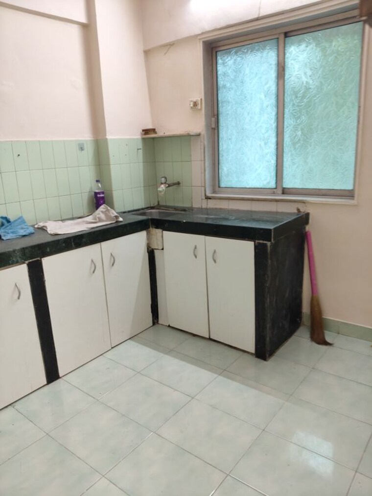 Kitchen, model-town 1 Bedroom 500 Sq.Ft. Apartment In Andheri West Mumbai 10360137